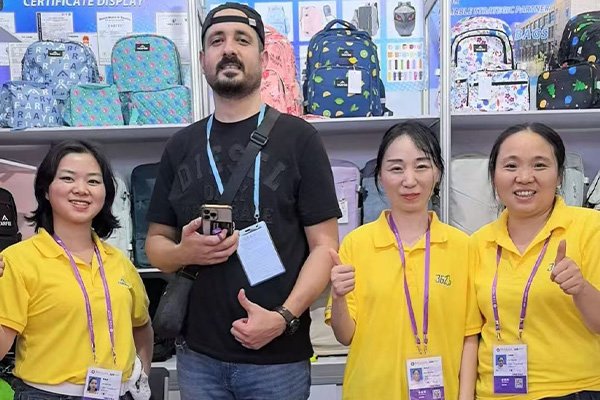 Group-Photo-of-367-Bags-at-the-2025-Canton-Fair