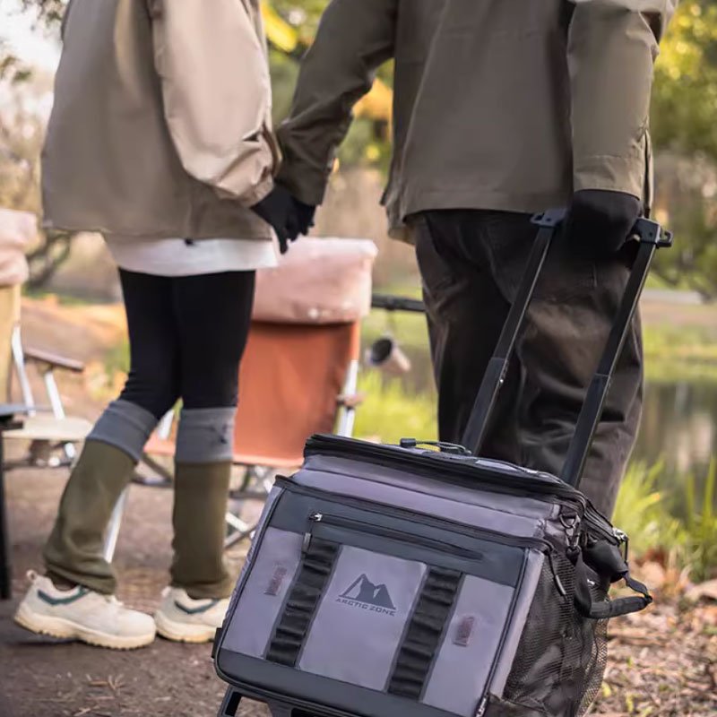 small-cooler-bag-with-wheels-2