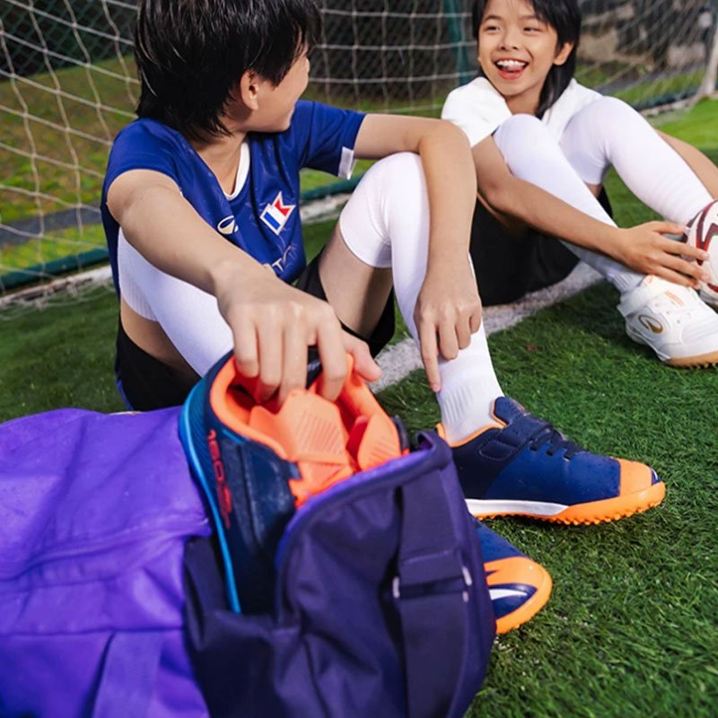 kids-soccer-duffel-bag-2
