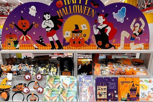 Free-Halloween-Gifts-at-Beauty-Stores Free-Halloween-Gifts-at-Beauty-Stores