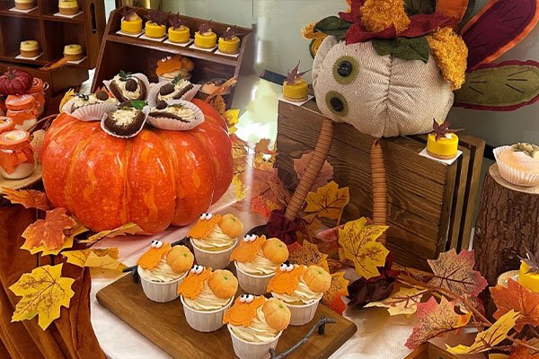 Thanksgiving-Bakery-Display