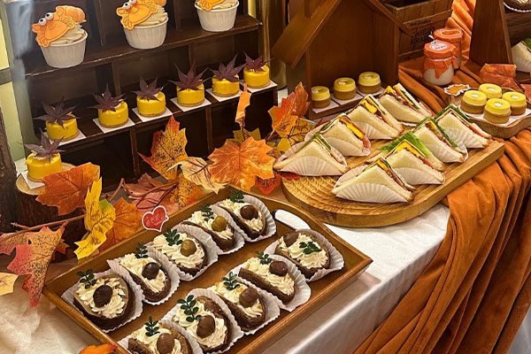 Thanksgiving-Cake-Baking-Showcase